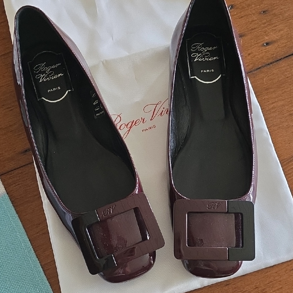 Roger Vivier Patent Leather Ballet Flats in Deep Wine Excellent Condition